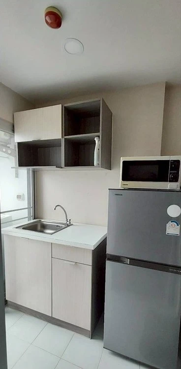 For sale or rent: B Condo Phahonyothin. The room faces north. The afternoon sun doesn't shine, it's not hot. The room number is in accordance with Fen