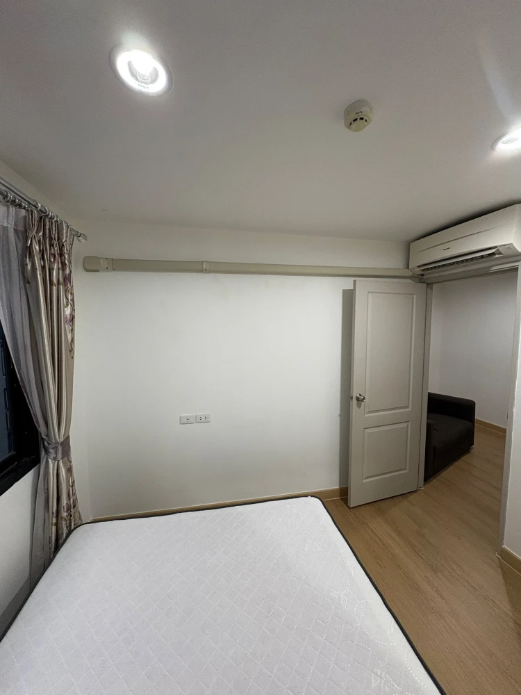 For rent or sale, B-Loft Sukhumvit 115 comes with full decoration. Super convenient. Hurry up to reserve now. Hurry up.