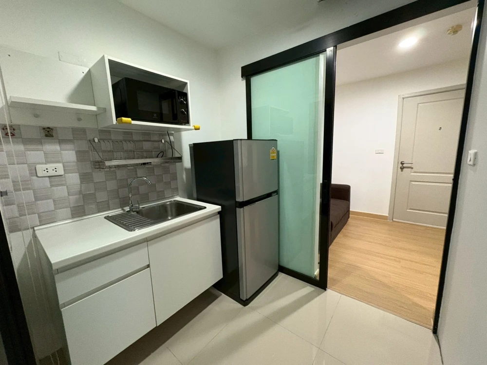For rent or sale, B-Loft Sukhumvit 115 comes with full decoration. Super convenient. Hurry up to reserve now. Hurry up.