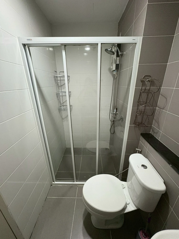 For rent or sale, B-Loft Sukhumvit 115 comes with full decoration. Super convenient. Hurry up to reserve now. Hurry up.