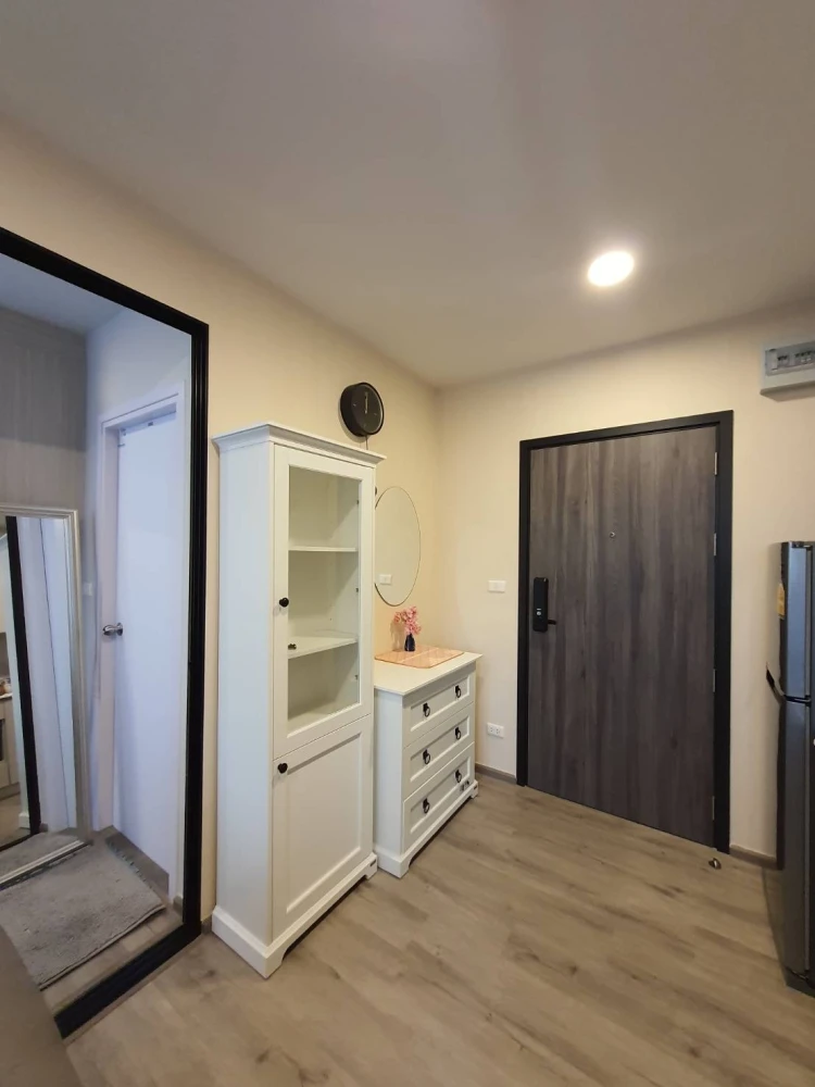 For sale/rent Beat Bang Wa Interchange The room is well decorated. The wallpaper is very nice. Reserve first, stay first.