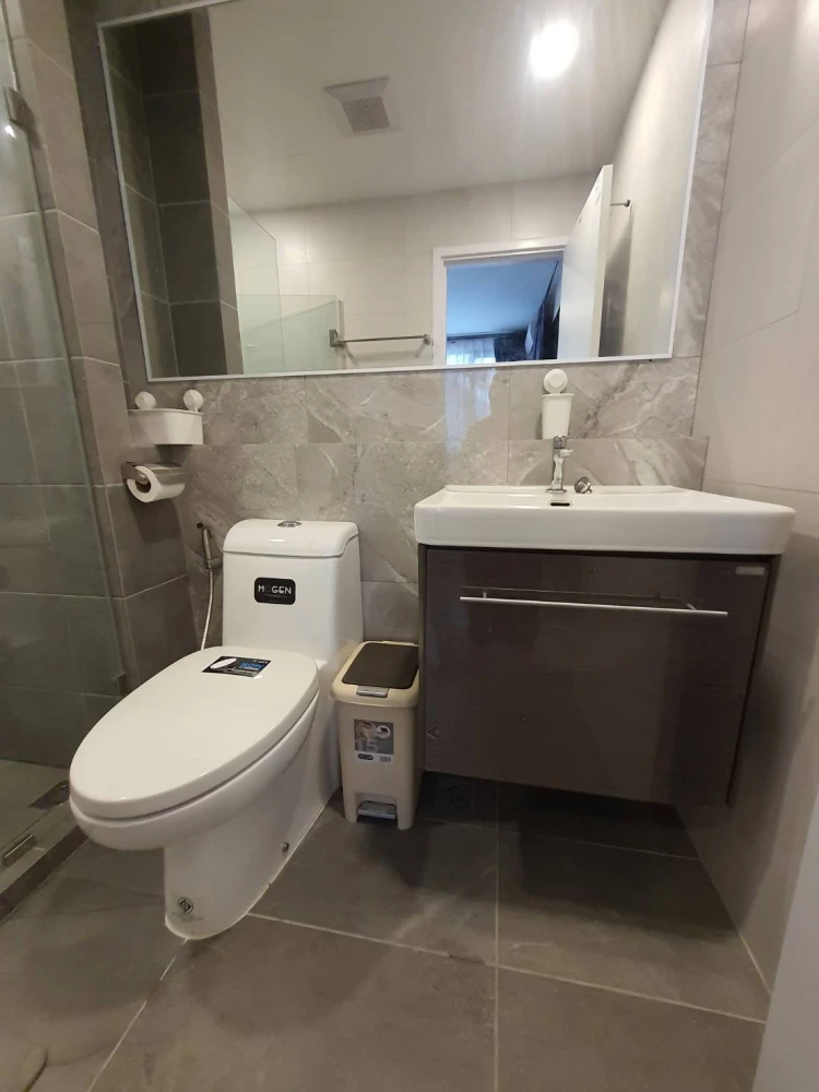 For sale/rent Beat Bang Wa Interchange The room is well decorated. The wallpaper is very nice. Reserve first, stay first.