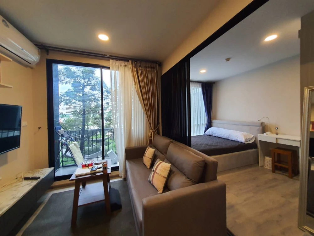 For sale/rent Beat Bang Wa Interchange The room is well decorated. The wallpaper is very nice. Reserve first, stay first.