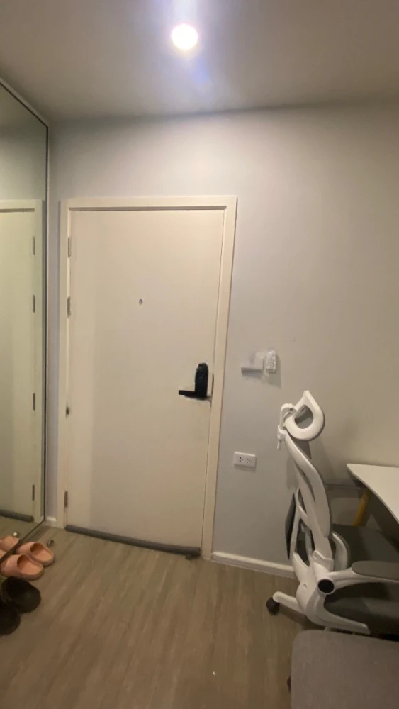 For sale or rent: Blue Phahonyothin 35, Building A, 5th floor, corner room, fully furnished, reserve now!