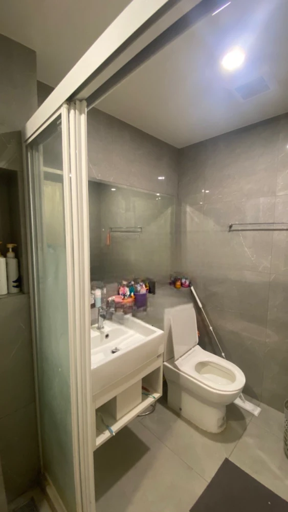 For sale or rent: Blue Phahonyothin 35, Building A, 5th floor, corner room, fully furnished, reserve now!