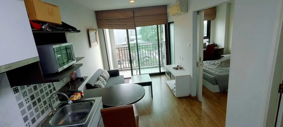 For sale, for rent, Baan Nawathara, resort-style condo, divided bedroom and living room, outside view, no buildings blocking, quiet, book now.