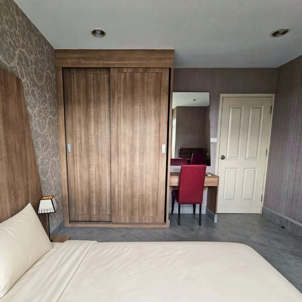 For sale or rent, Baan Navatara, very beautifully decorated room. The room is spacious. Complete electrical appliances, ready to move in