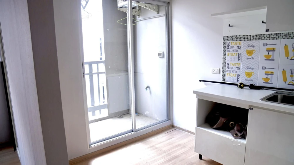 For sale, for rent, Plum Condo Lat Phrao 101, room on the 4th floor, same building as the juristic person, wallpaper already installed, fully decorate