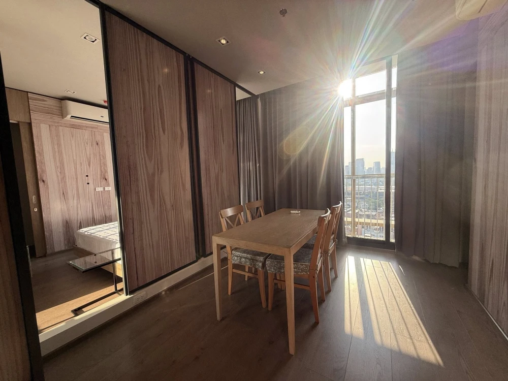 For sale or rent: Park 24 Origin Phrom Phong, combined unit, 23rd floor. The unit has a bathtub and a washer/dryer. Don't miss out!