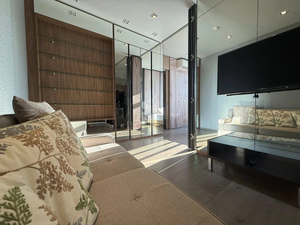 For sale or rent: Park 24 Origin Phrom Phong, combined unit, 23rd floor. The unit has a bathtub and a washer/dryer. Don't miss out!