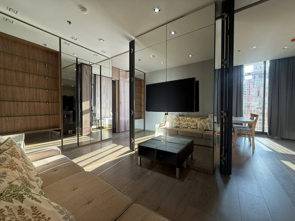 For sale or rent: Park 24 Origin Phrom Phong, combined unit, 23rd floor. The unit has a bathtub and a washer/dryer. Don't miss out!