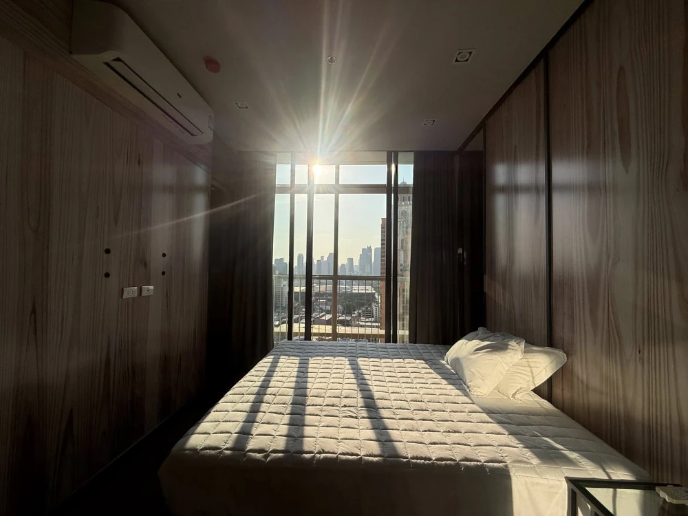 For sale or rent: Park 24 Origin Phrom Phong, combined unit, 23rd floor. The unit has a bathtub and a washer/dryer. Don't miss out!