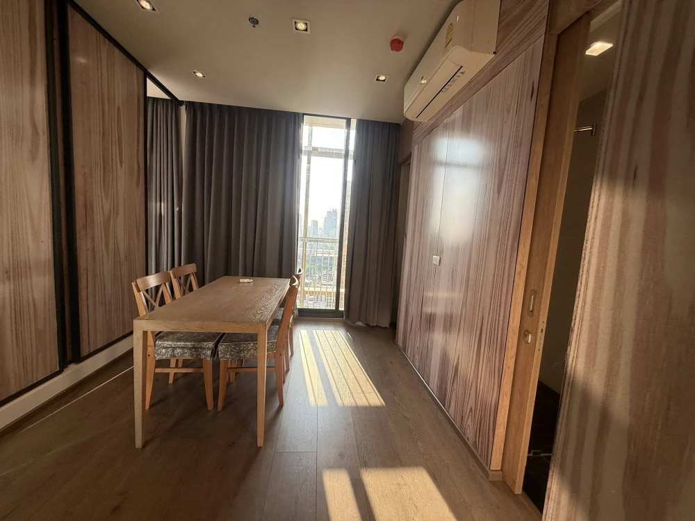 For sale or rent: Park 24 Origin Phrom Phong, combined unit, 23rd floor. The unit has a bathtub and a washer/dryer. Don't miss out!
