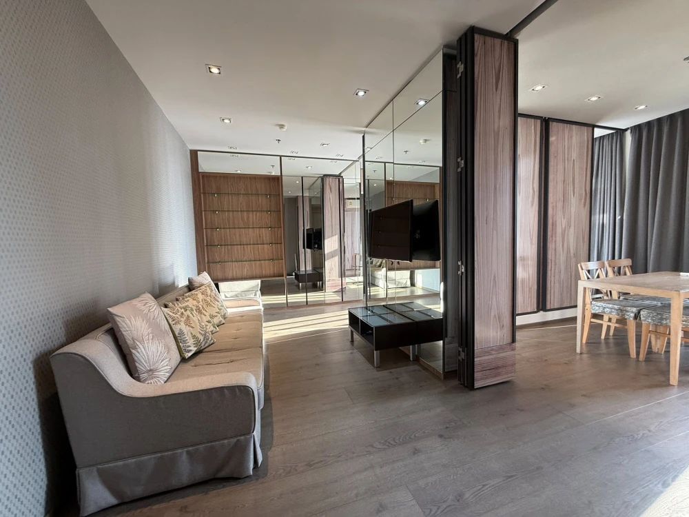 For sale or rent: Park 24 Origin Phrom Phong, combined unit, 23rd floor. The unit has a bathtub and a washer/dryer. Don't miss out!