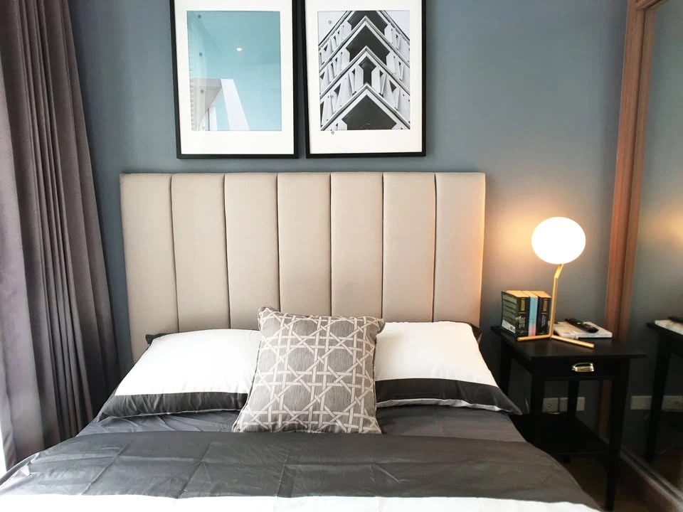 For sale, for rent, Park 24 Origin Phrom Phong. This room has a large living room, comfortable living, with quality furniture, very worth booking.