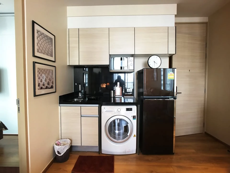 For sale, for rent, Park 24 Origin Phrom Phong. This room has a large living room, comfortable living, with quality furniture, very worth booking.