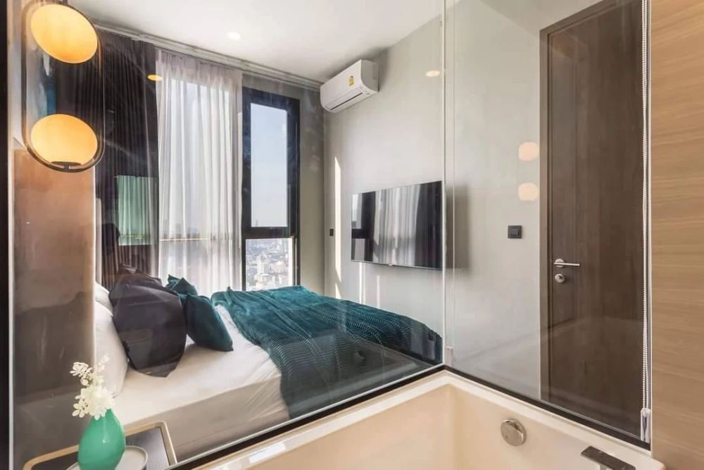 For sale or rent: Park Origin Thonglor, very large unit on the top floor, fully furnished with high-quality furnishings. Don't miss this opportunity!