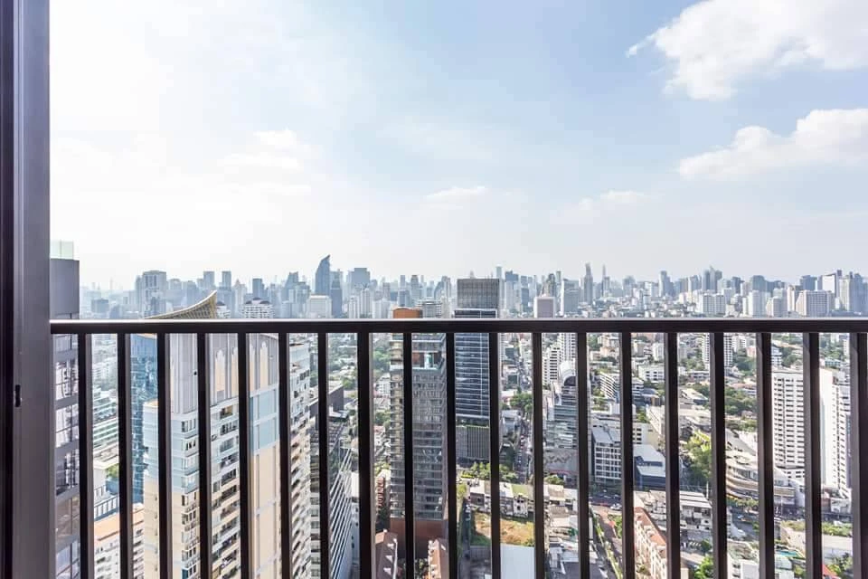 For sale or rent: Park Origin Thonglor, very large unit on the top floor, fully furnished with high-quality furnishings. Don't miss this opportunity!