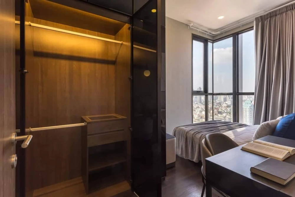 For sale or rent: Park Origin Thonglor, very large unit on the top floor, fully furnished with high-quality furnishings. Don't miss this opportunity!