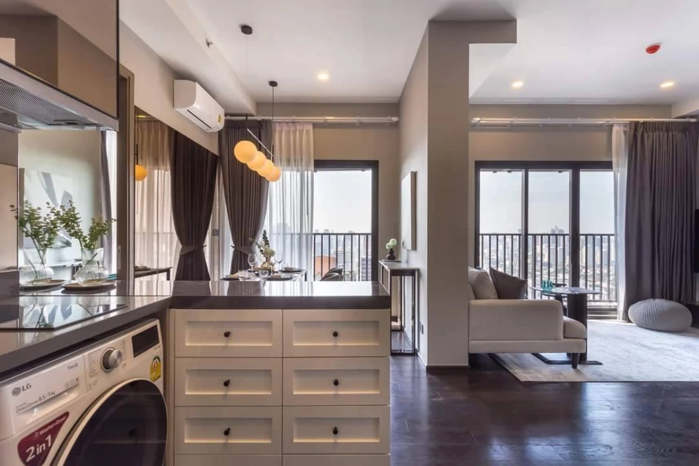 For sale or rent: Park Origin Thonglor, very large unit on the top floor, fully furnished with high-quality furnishings. Don't miss this opportunity!