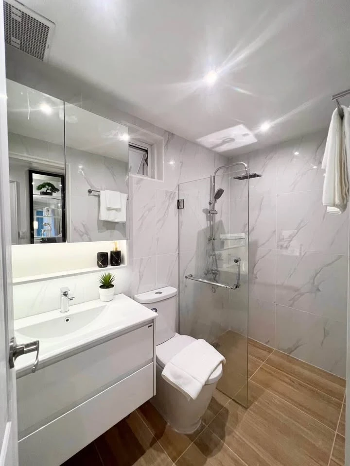 For sale or rent: Fortune Condo Town, city view, 2 bedrooms, 2 bathrooms, fully furnished, fully decorated + appliances as shown in the picture.