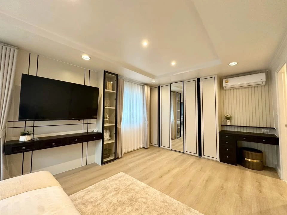 For sale or rent: Fortune Condo Town, city view, 2 bedrooms, 2 bathrooms, fully furnished, fully decorated + appliances as shown in the picture.