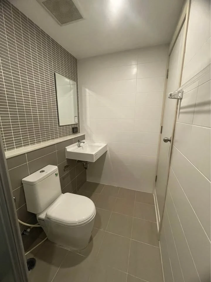 For sale, for rent, Feel Condo Lat Phrao 33, 7th floor, top floor, quiet atmosphere, suitable for relaxation, ready, don't wait.