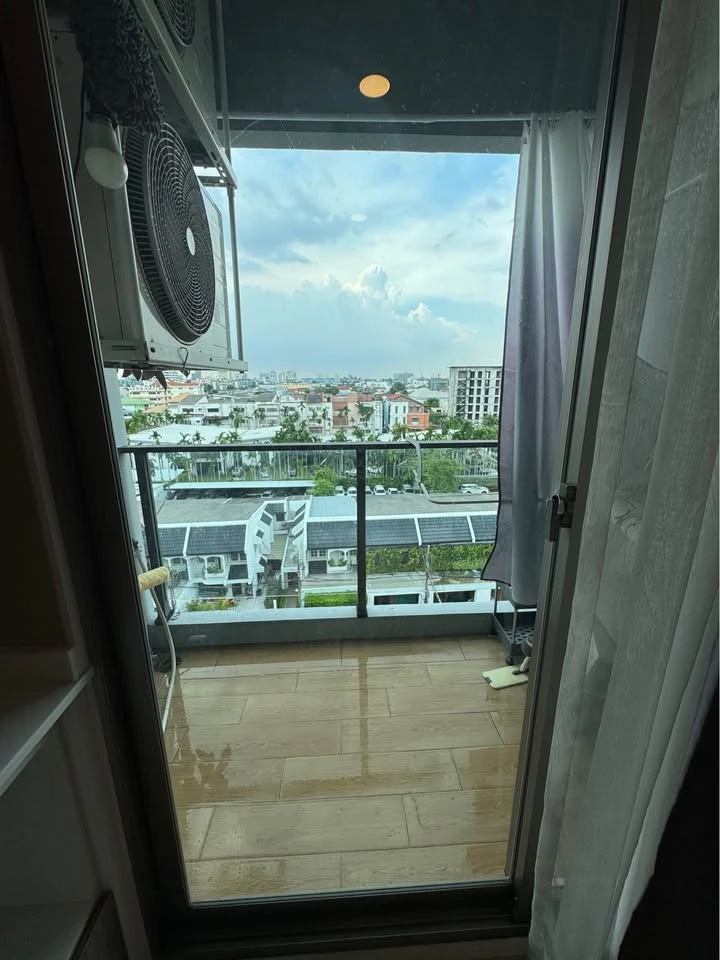 For sale, for rent, Feel Condo Lat Phrao 33, 7th floor, top floor, quiet atmosphere, suitable for relaxation, ready, don't wait.