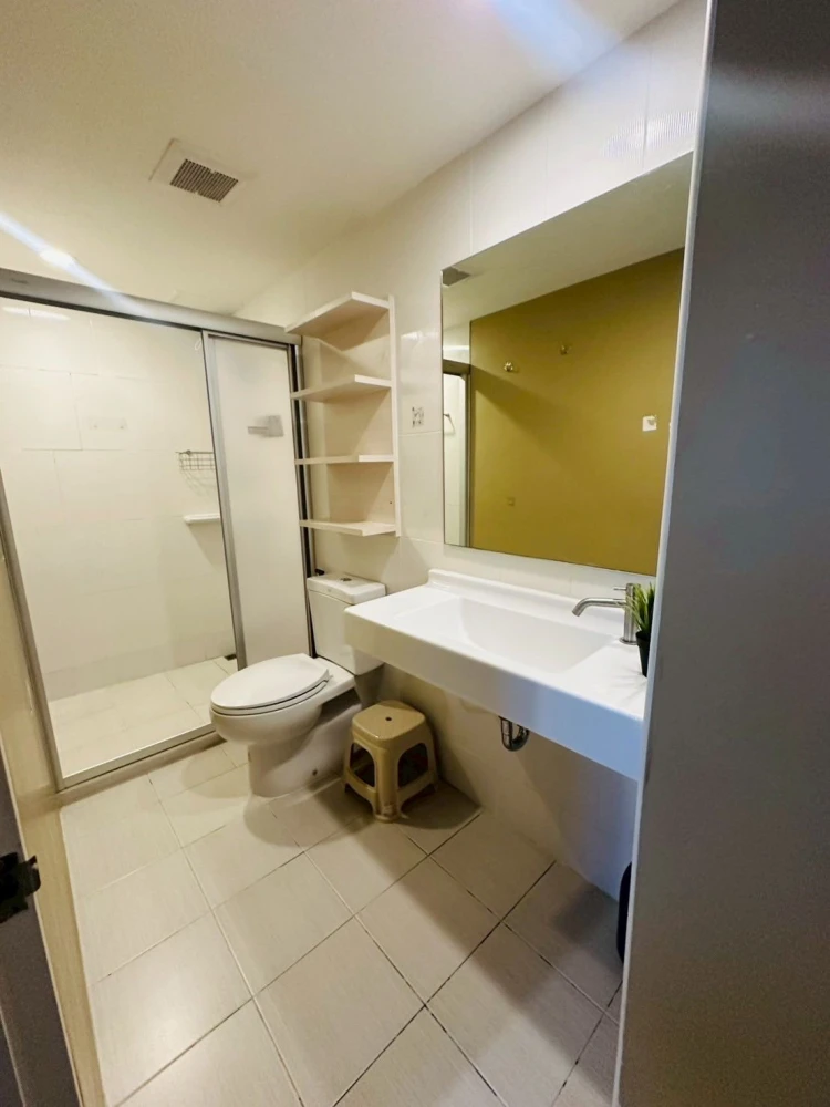 For sale or rent: U Delight @ Hua Mak Station. Very spacious room with high-quality furniture. Hurry and reserve now!