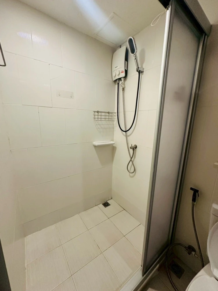 For sale or rent: U Delight @ Hua Mak Station. Very spacious room with high-quality furniture. Hurry and reserve now!