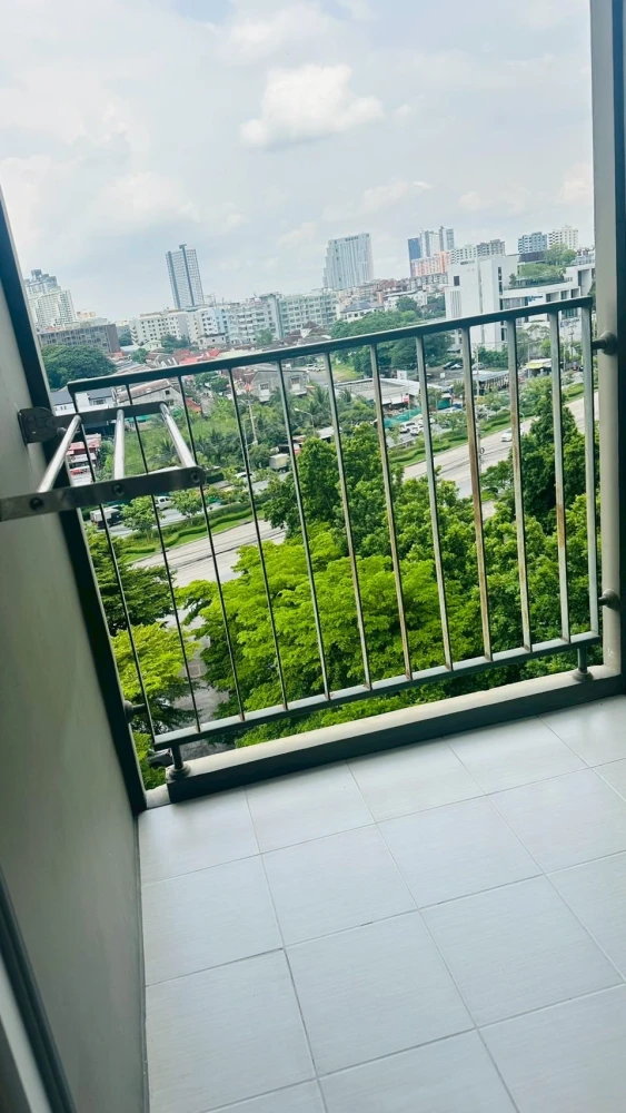 For sale or rent: U Delight @ Hua Mak Station. Very spacious room with high-quality furniture. Hurry and reserve now!