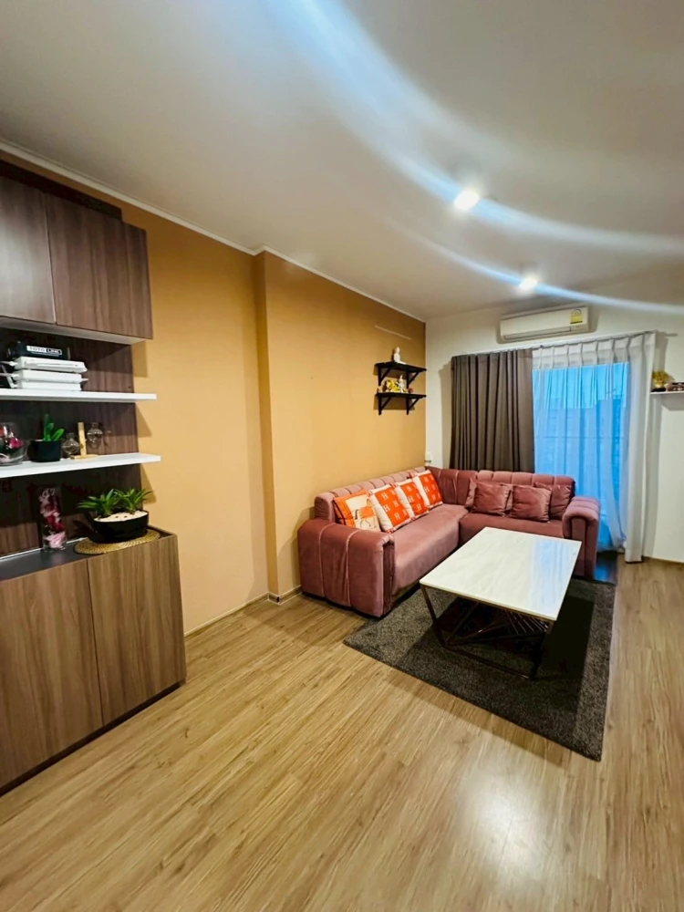 For sale or rent: U Delight @ Hua Mak Station. Very spacious room with high-quality furniture. Hurry and reserve now!