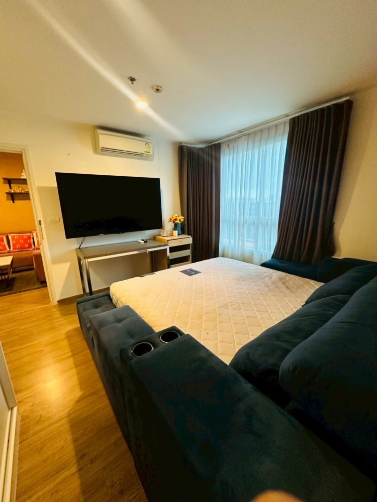 For sale or rent: U Delight @ Hua Mak Station. Very spacious room with high-quality furniture. Hurry and reserve now!