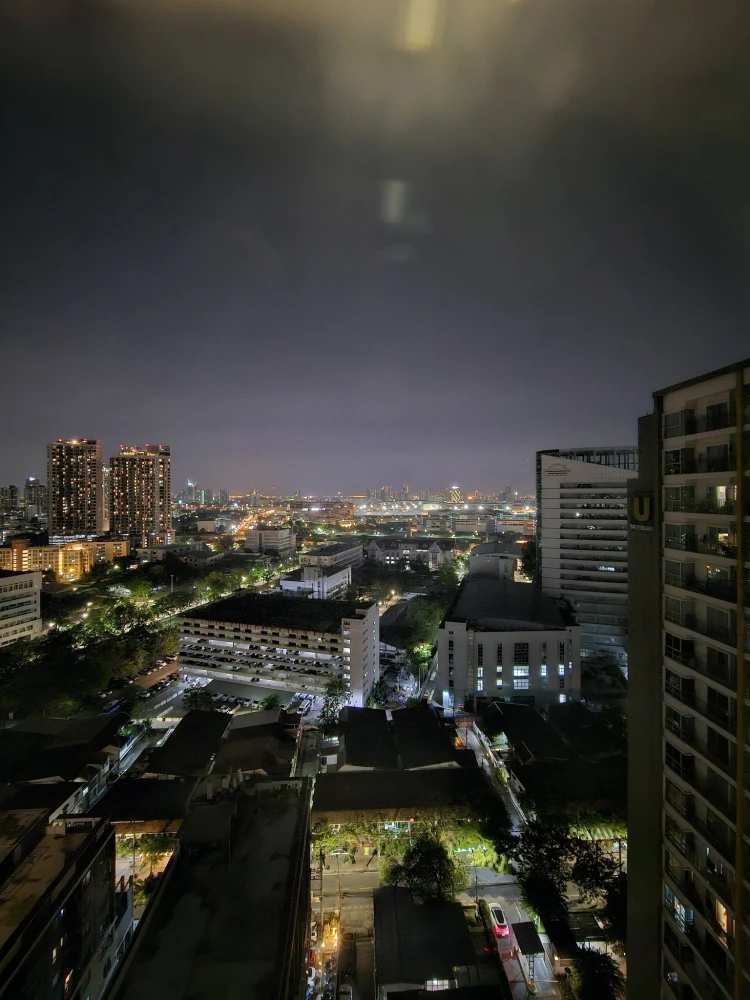 For sale or rent: U Delight @ Chatuchak Station. High floor unit with unobstructed view, no buildings blocking the view. Beautiful wallpaper installed