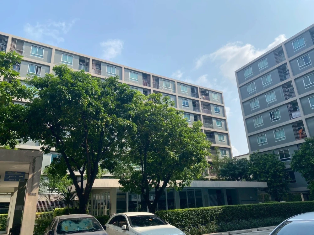 Sell, rent, U Ratchayothin (Phaholyothin 32), 8th floor, corner room, quiet, pool view, say that it's very nice.