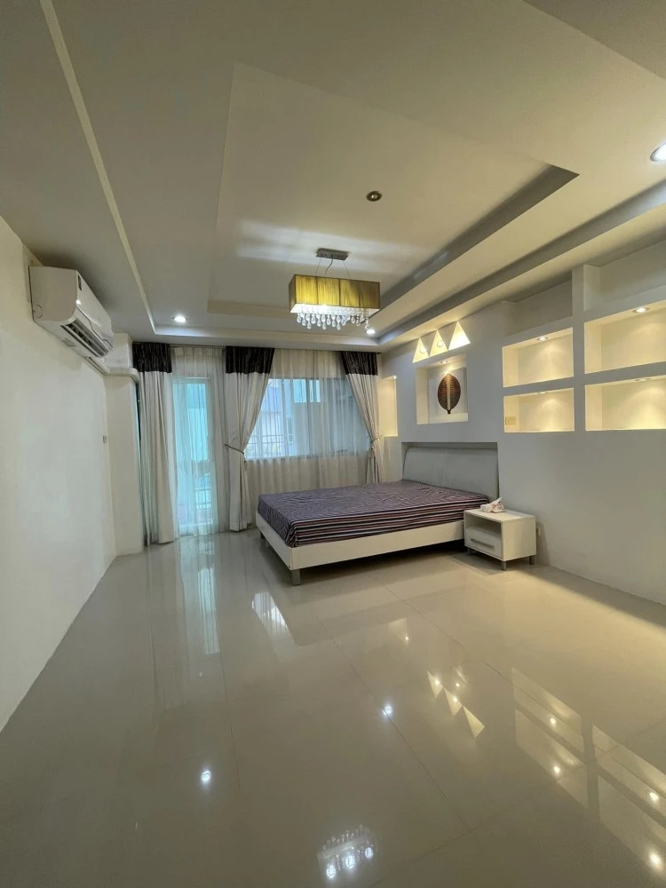 For sale, for rent, Ratchada Prestige, Lat Phrao 48, beautifully decorated with sunken ceiling, large glass panels, built-in with lots of storage spac