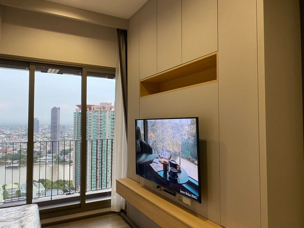 For sale or rent: Rhythm Charoenkrung Pavilion. Very high floor unit with Chao Phraya River view. Beautifully decorated. Don't miss out!