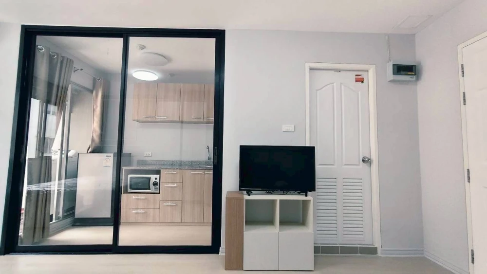 For sale or rent: Lumpini Condo Town Ramintra - Laksi. Units are furnished with SB Furniture and include electrical appliances. Book now!