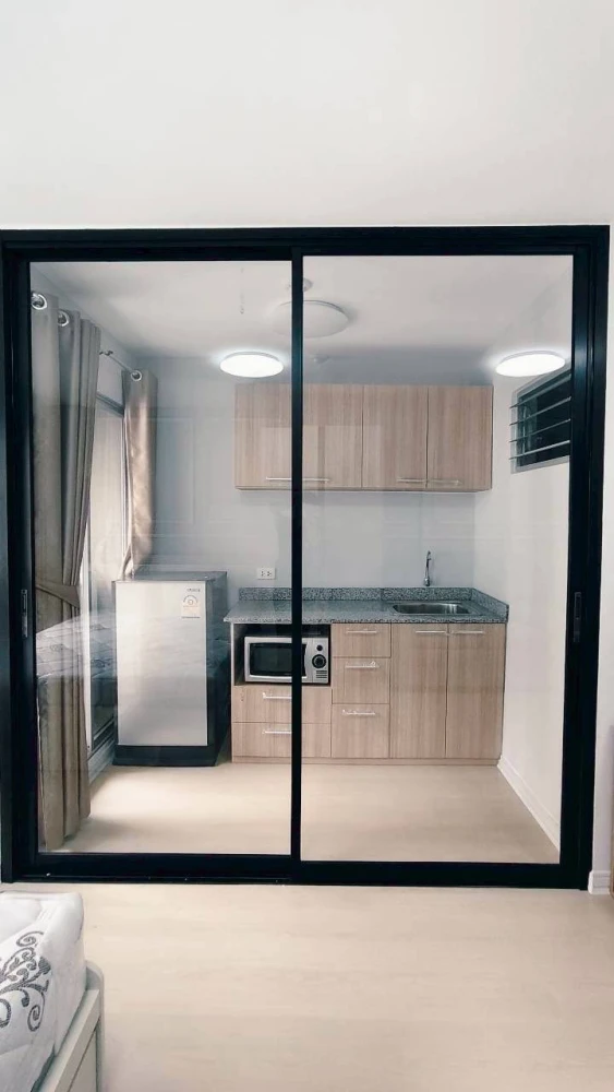 For sale or rent: Lumpini Condo Town Ramintra - Laksi. Units are furnished with SB Furniture and include electrical appliances. Book now!