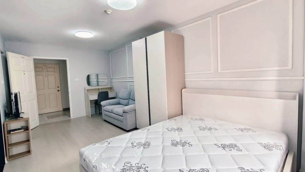 For sale or rent: Lumpini Condo Town Ramintra - Laksi. Units are furnished with SB Furniture and include electrical appliances. Book now!