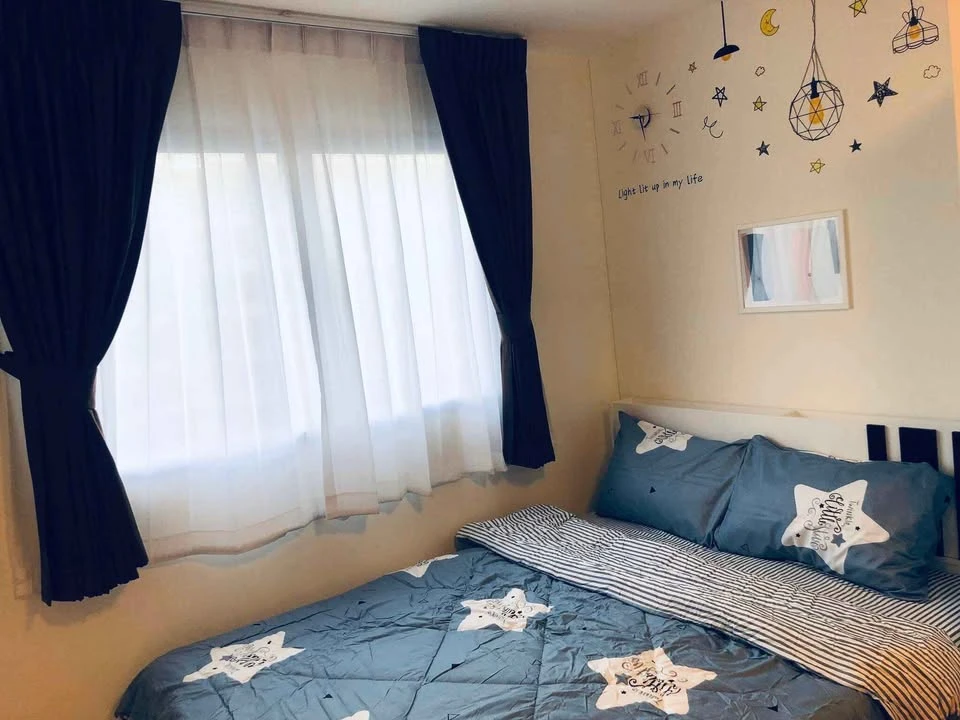For sale or rent: Lumpini Condo Town Romklao-Suvarnabhumi, Building B1, 5th floor. Fully furnished with appliances. Ready to move in!