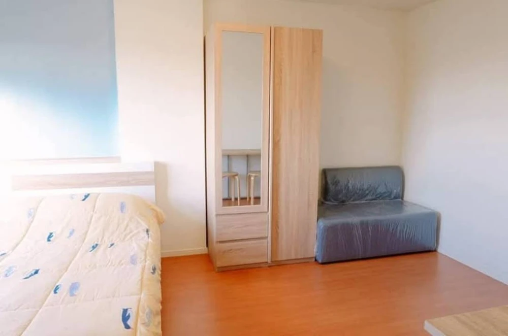 For sale, for rent, Lumpini Condo Town, Romklao-Suvarnabhumi, a nice room, fully furnished, just bring your bags and move in.