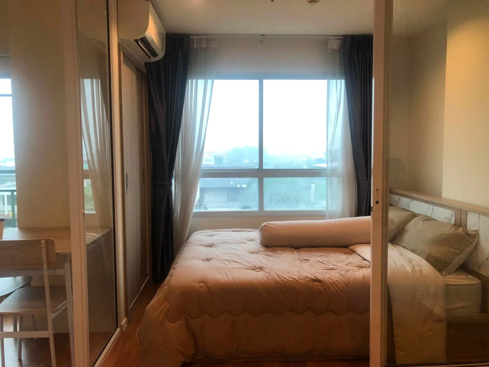 For sale or rent at Lumpini Park Phetkasem 98. The unit is partitioned into separate areas and comes fully furnished. Book now! images