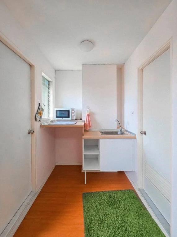 For sale or rent: Lumpini Mix Theparak - Srinakarin. Excellent location. Fully furnished. Move-in ready.