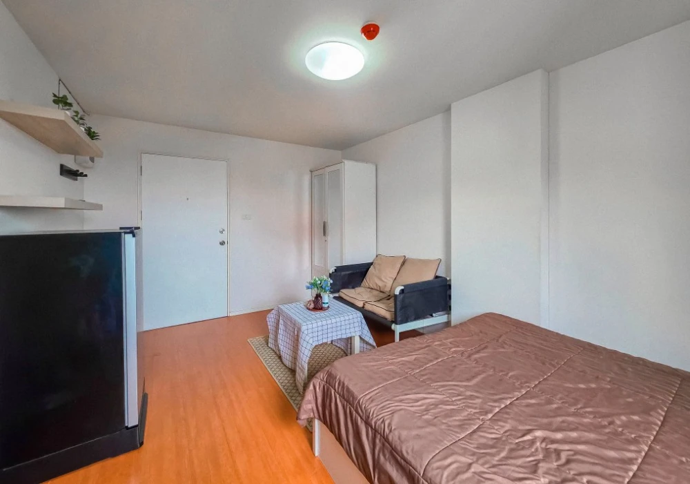 For sale or rent: Lumpini Mix Theparak - Srinakarin. Excellent location. Fully furnished. Move-in ready.