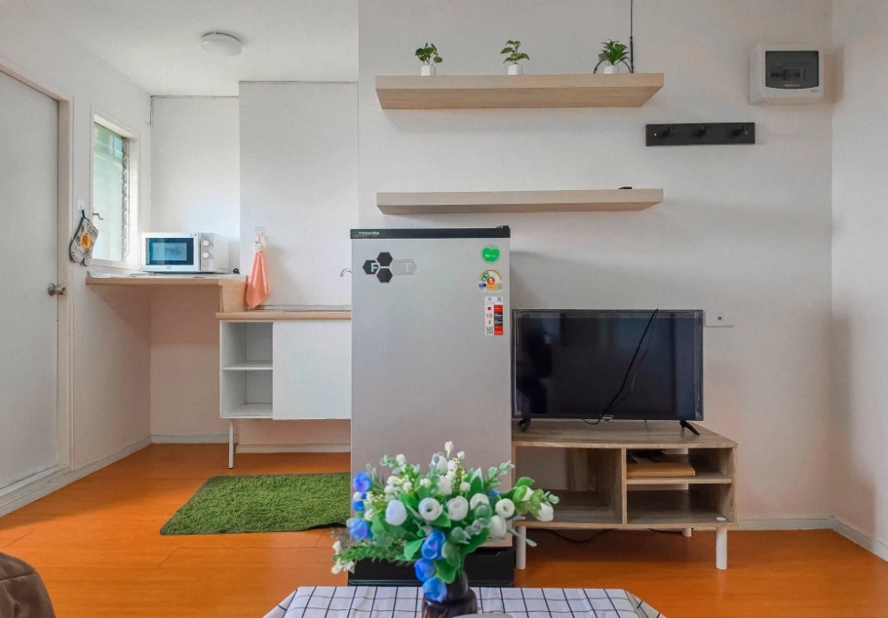 For sale or rent: Lumpini Mix Theparak - Srinakarin. Excellent location. Fully furnished. Move-in ready.