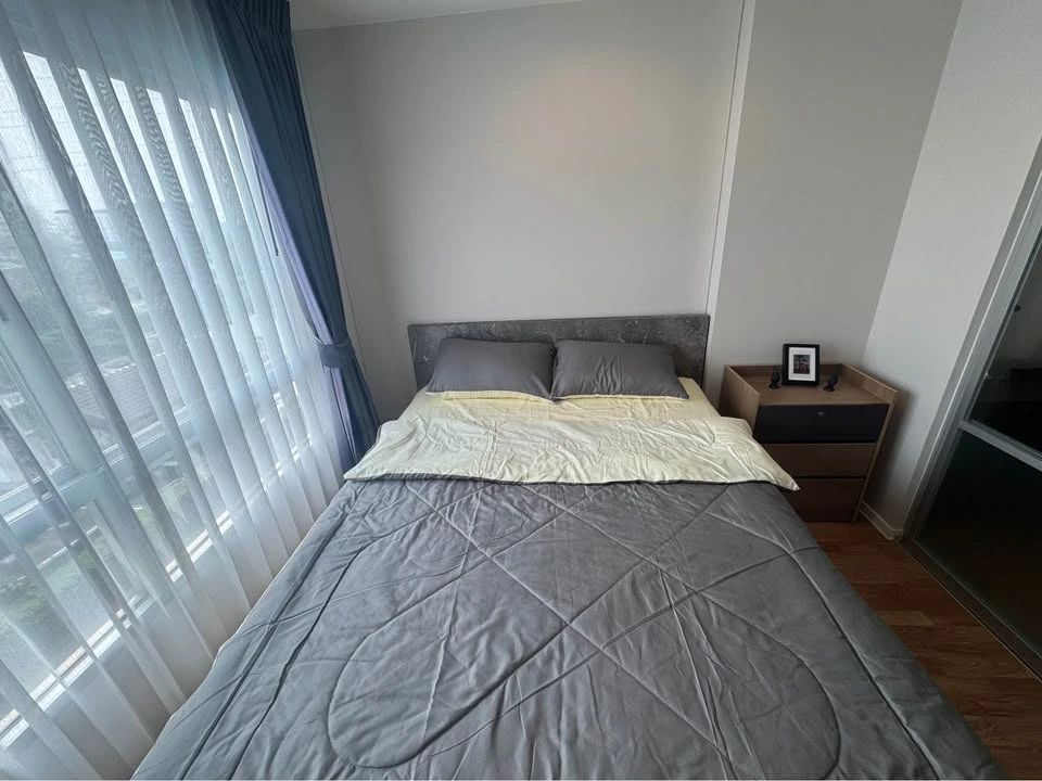 For sale, for rent, Lumpini Mix Theparak - Srinakarin, with a very chill swimming pool view, complete with a set of furniture. Interested in booking n