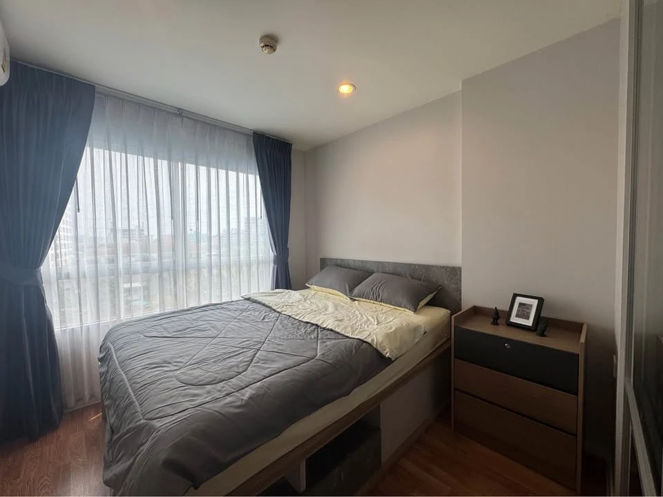 For sale, for rent, Lumpini Mix Theparak - Srinakarin, with a very chill swimming pool view, complete with a set of furniture. Interested in booking n