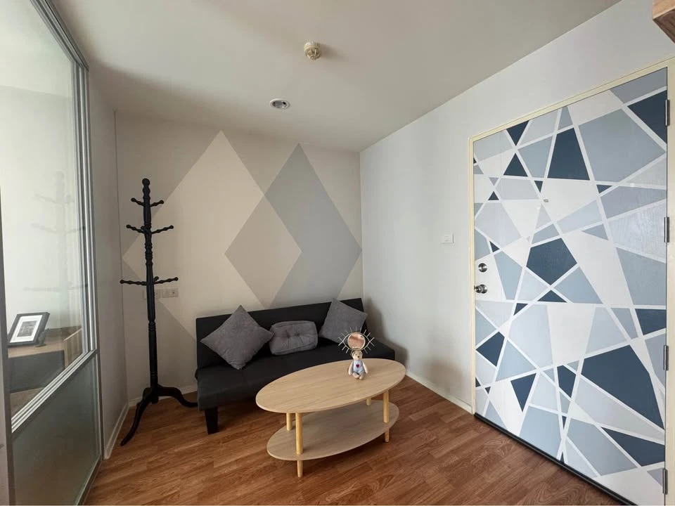 For sale, for rent, Lumpini Mix Theparak - Srinakarin, with a very chill swimming pool view, complete with a set of furniture. Interested in booking n