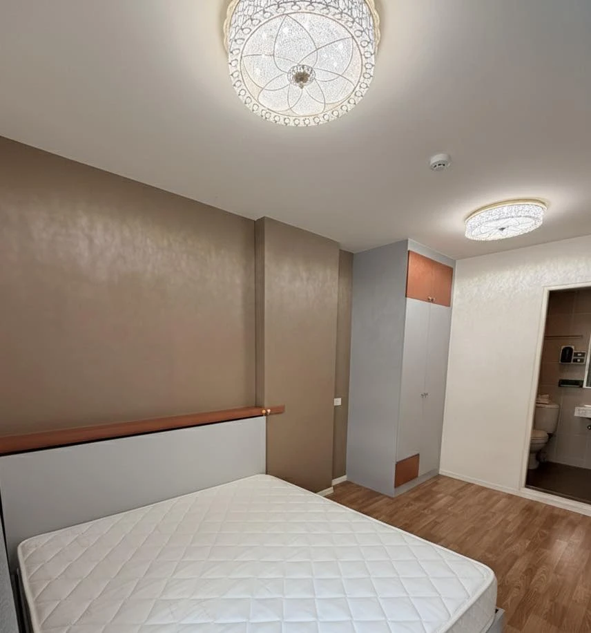 For sale or rent: Lumpini Ville Sukhumvit 101/1-Punnawithi. Separate bedroom and living room areas. Fully furnished and ready to move in.